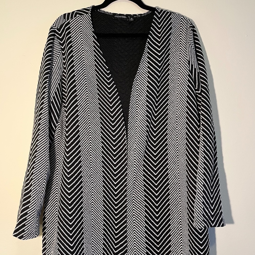 Black and White Chevron Print Professional Long Sweater Size XL